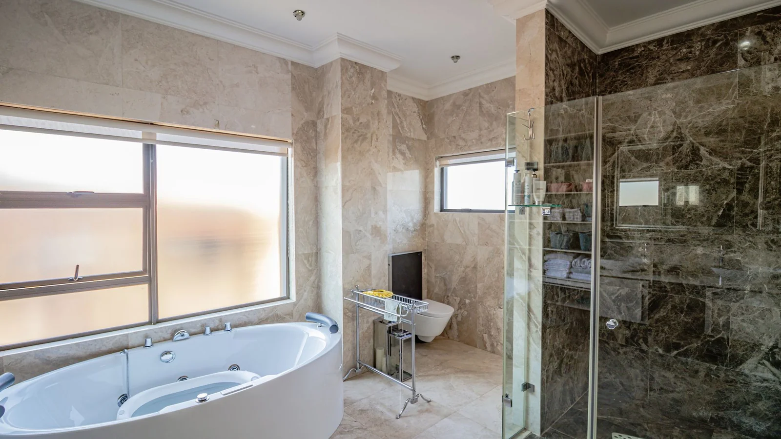 Luxury 5-Bedroom Estate Home in Blue Valley Golf Estate