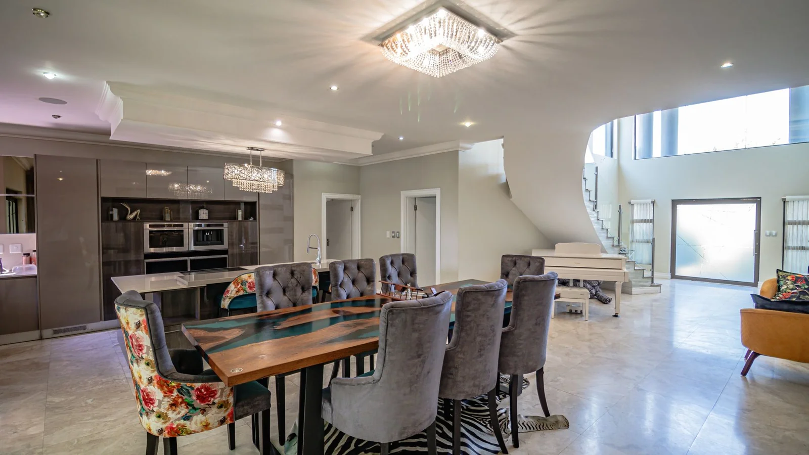 Luxury 5-Bedroom Estate Home in Blue Valley Golf Estate