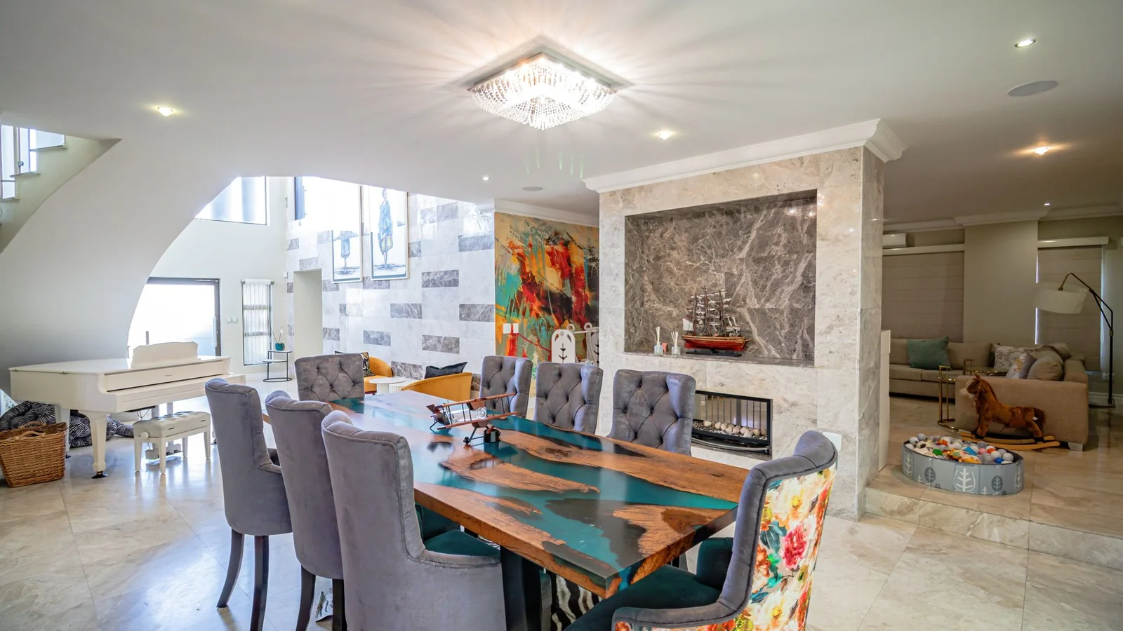 Luxury 5-Bedroom Estate Home in Blue Valley Golf Estate