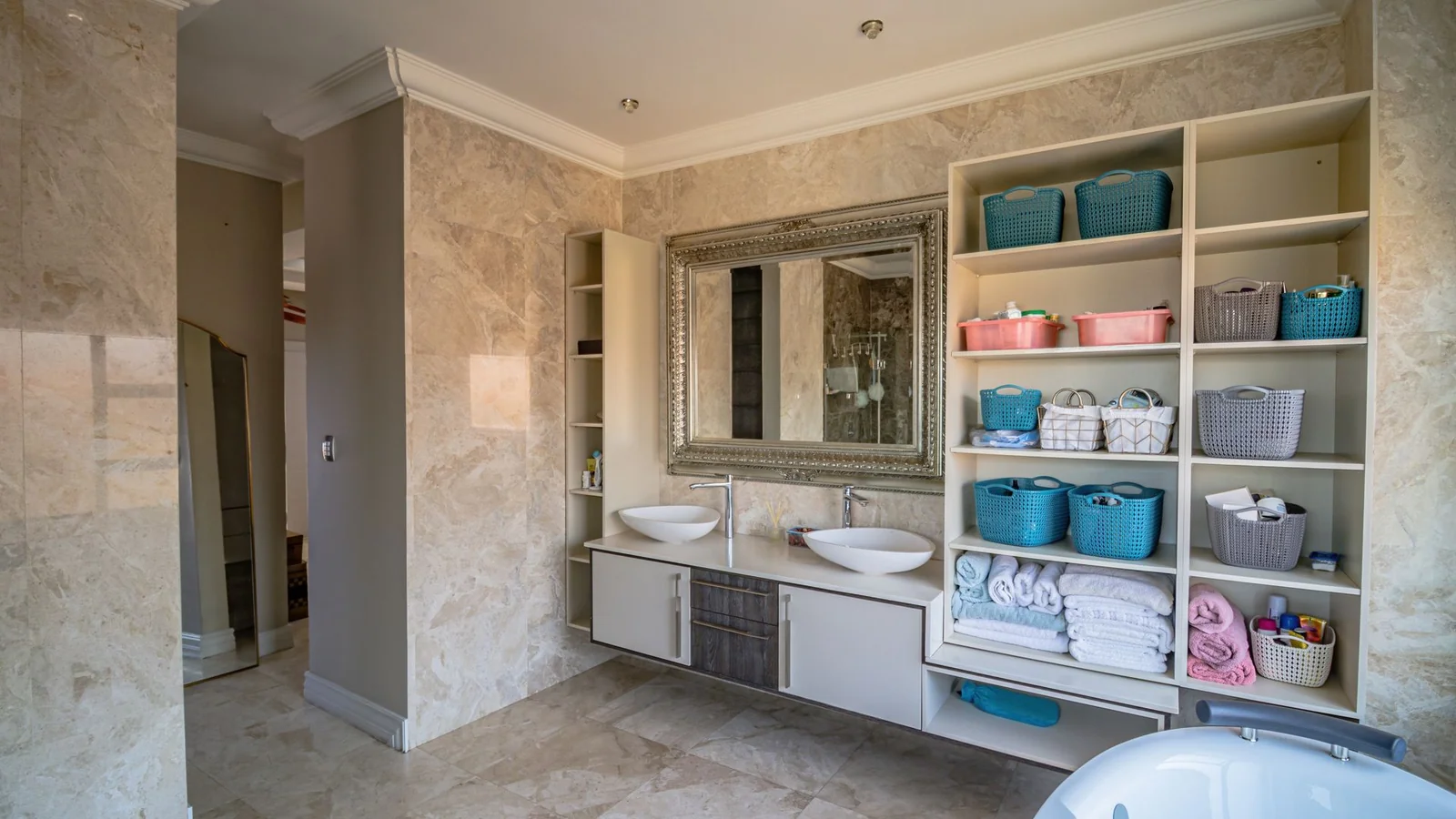 Luxury 5-Bedroom Estate Home in Blue Valley Golf Estate