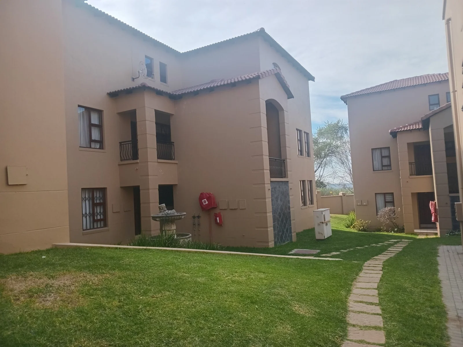 A 2 bed, 2 bath Lofty in Errand Gardens, Midrand.