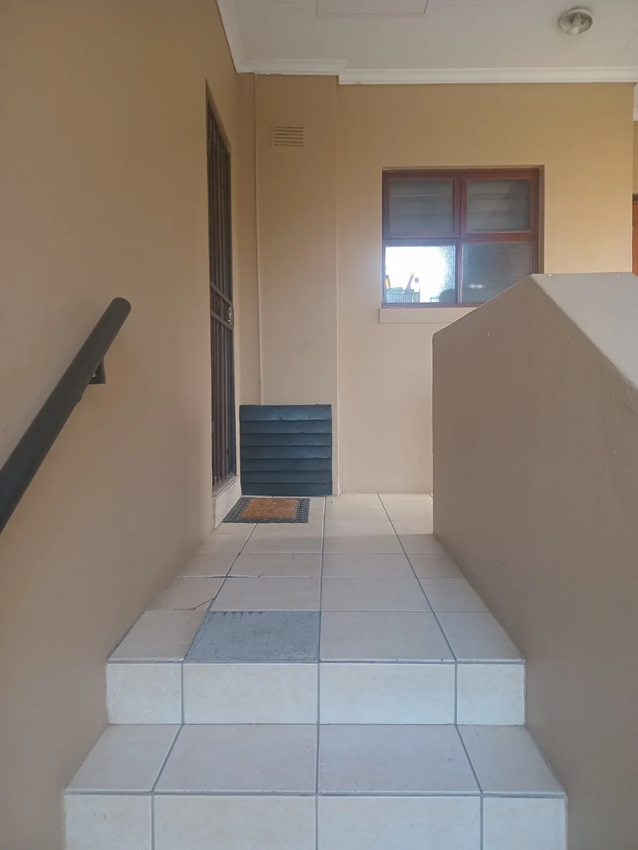 A 2 bed, 2 bath Lofty in Errand Gardens, Midrand.