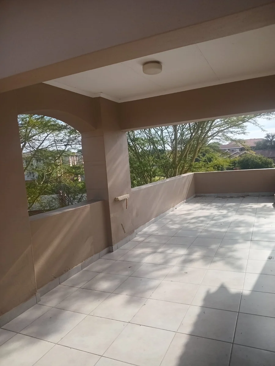 A 2 bed, 2 bath Lofty in Errand Gardens, Midrand.