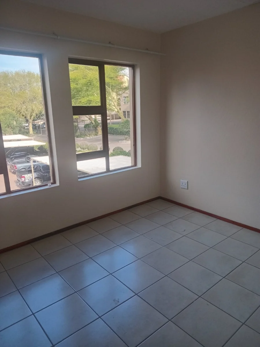 A 2 bed, 2 bath Lofty in Errand Gardens, Midrand.