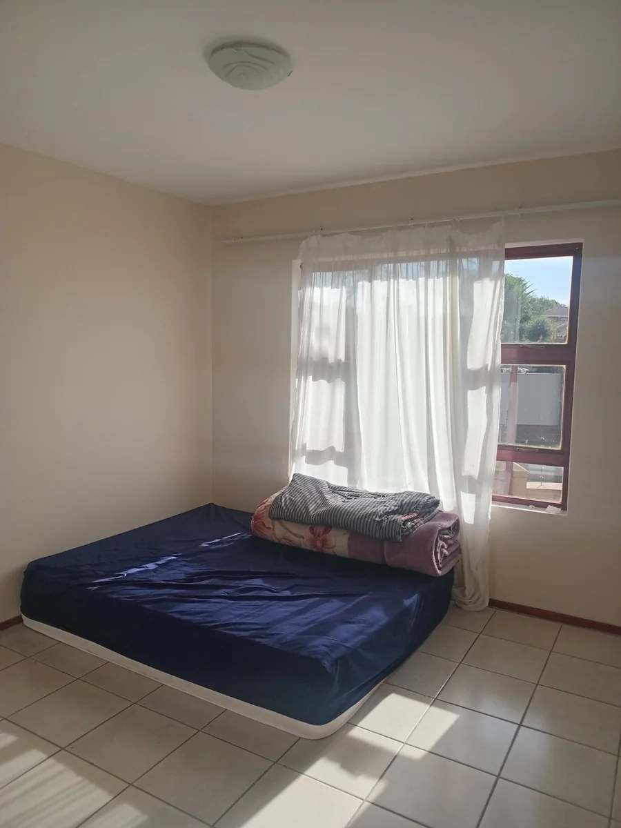 A 2 bed, 2 bath Lofty in Errand Gardens, Midrand.