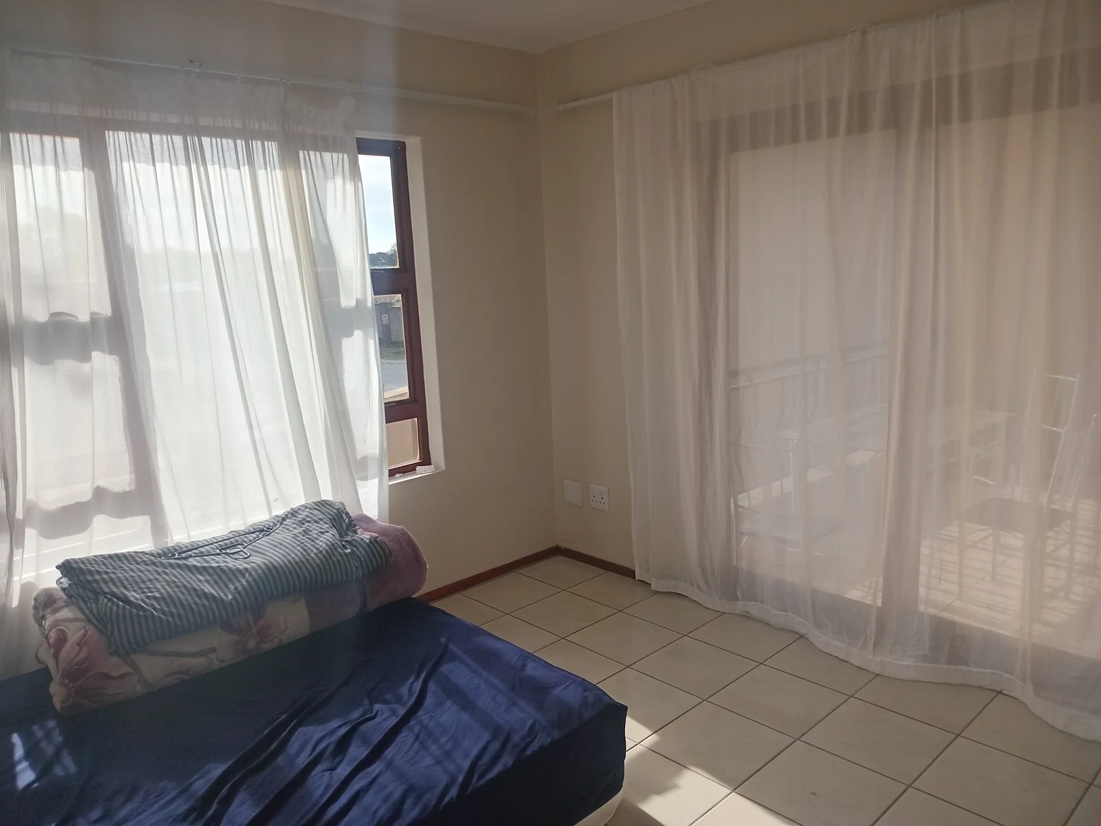 A 2 bed, 2 bath Lofty in Errand Gardens, Midrand.