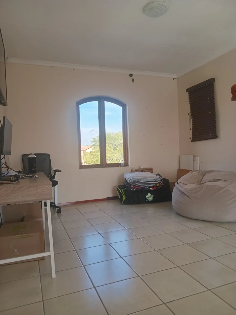 A 2 bed, 2 bath Lofty in Errand Gardens, Midrand.