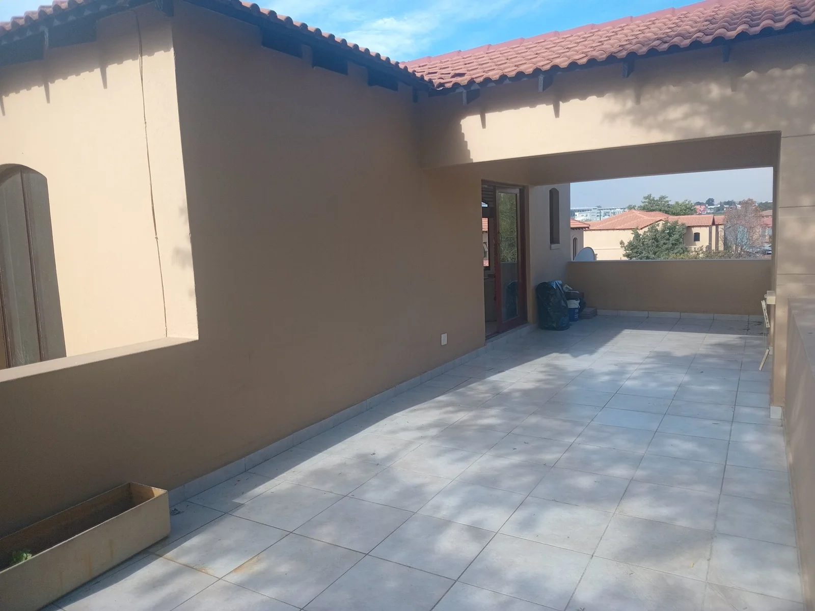 A 2 bed, 2 bath Lofty in Errand Gardens, Midrand.