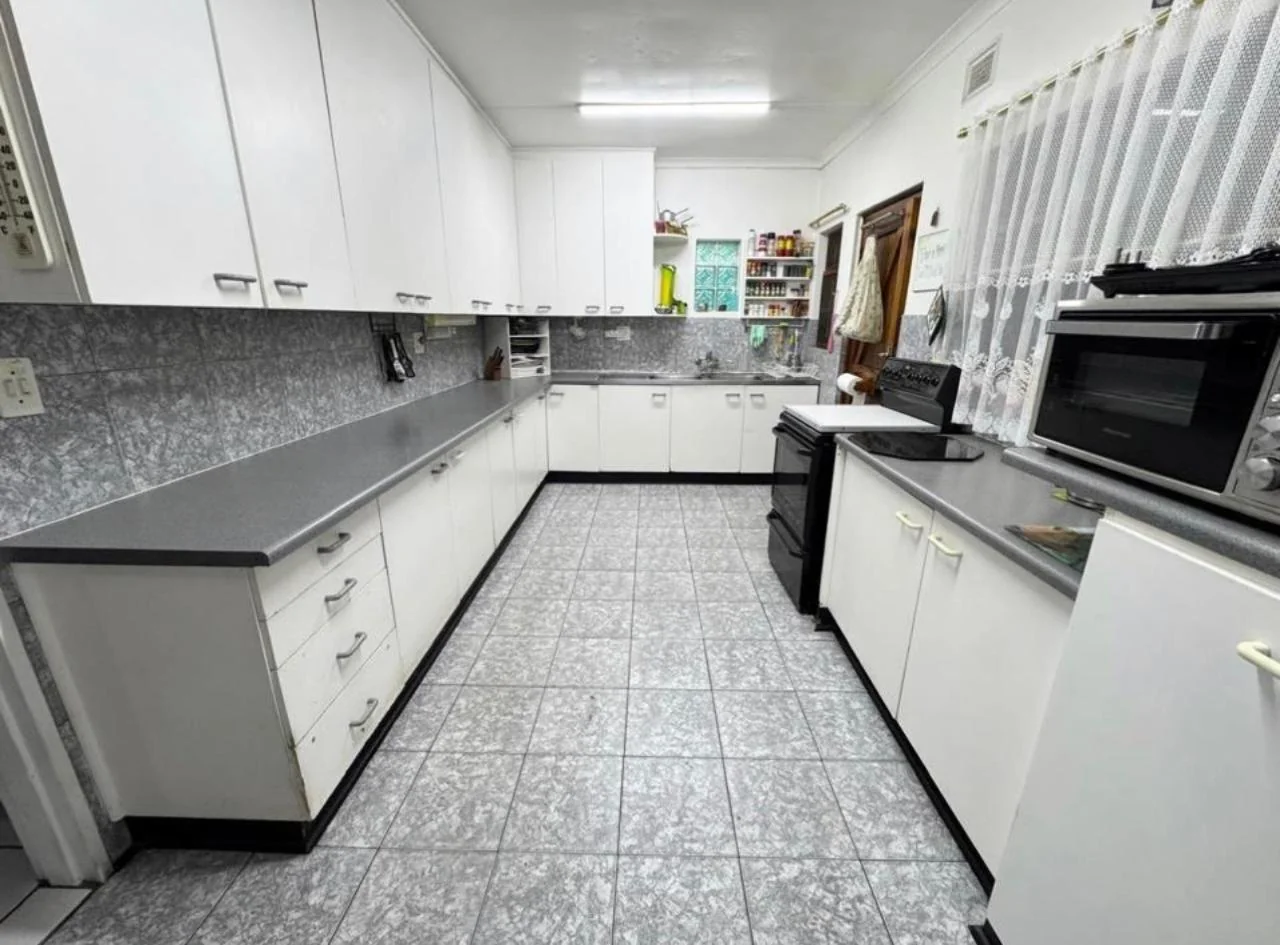 Spacious Family Home with 2 bedroom Granny Flat, Solar Backup & Exceptional Outdoor Living for sale in Veld en Vlei