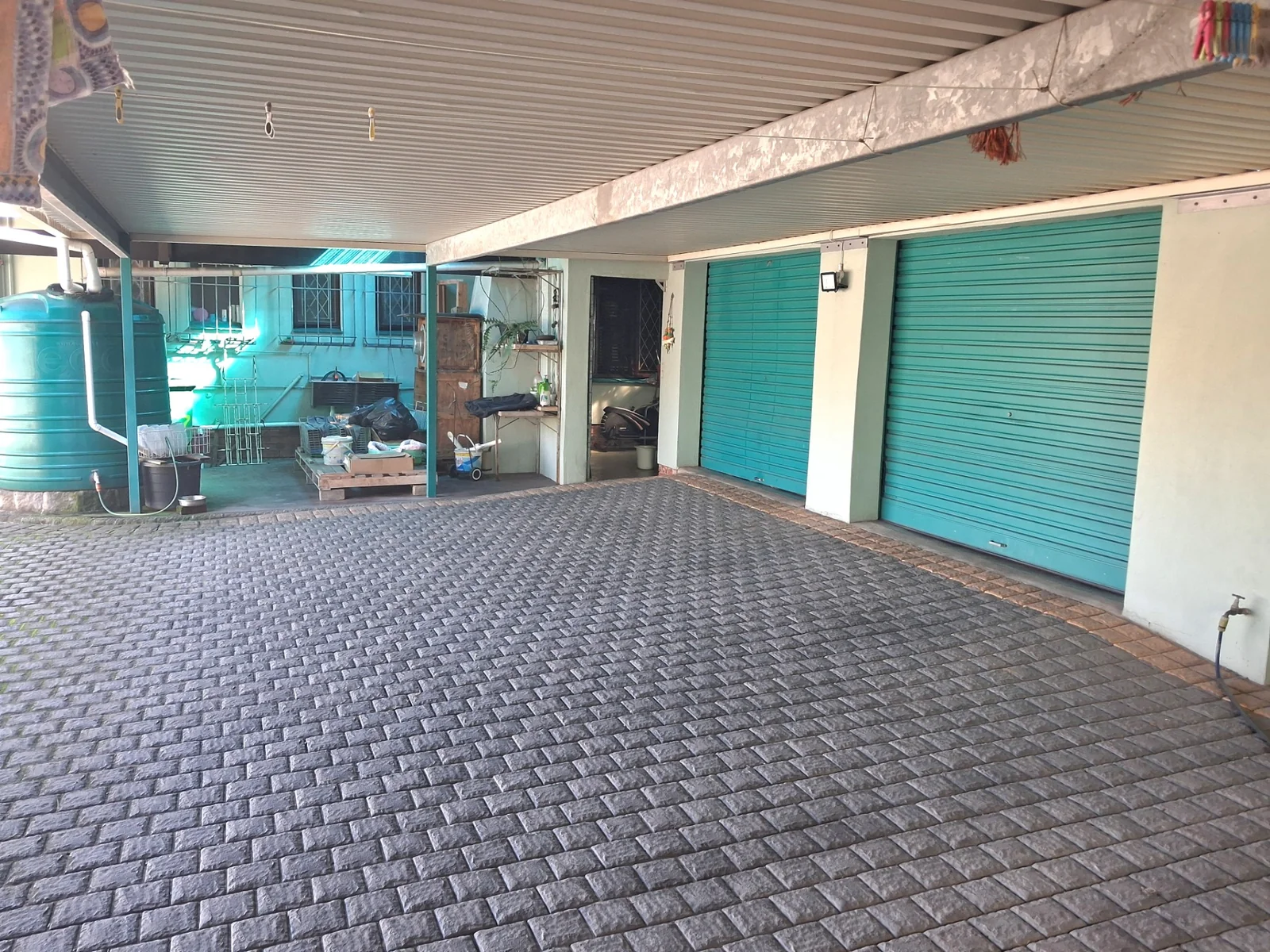 Spacious Family Home with 2 bedroom Granny Flat, Solar Backup & Exceptional Outdoor Living for sale in Veld en Vlei