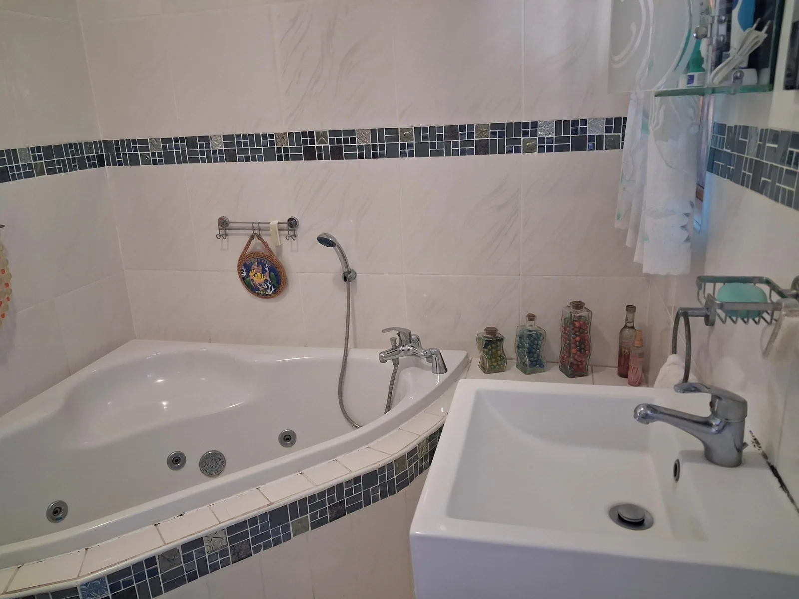 Spacious Family Home with 2 bedroom Granny Flat, Solar Backup & Exceptional Outdoor Living for sale in Veld en Vlei