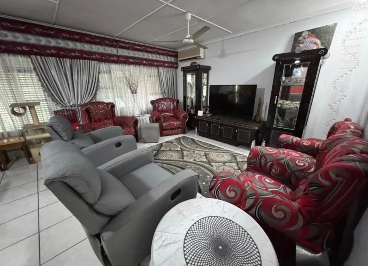 Spacious Family Home with 2 bedroom Granny Flat, Solar Backup & Exceptional Outdoor Living for sale in Veld en Vlei