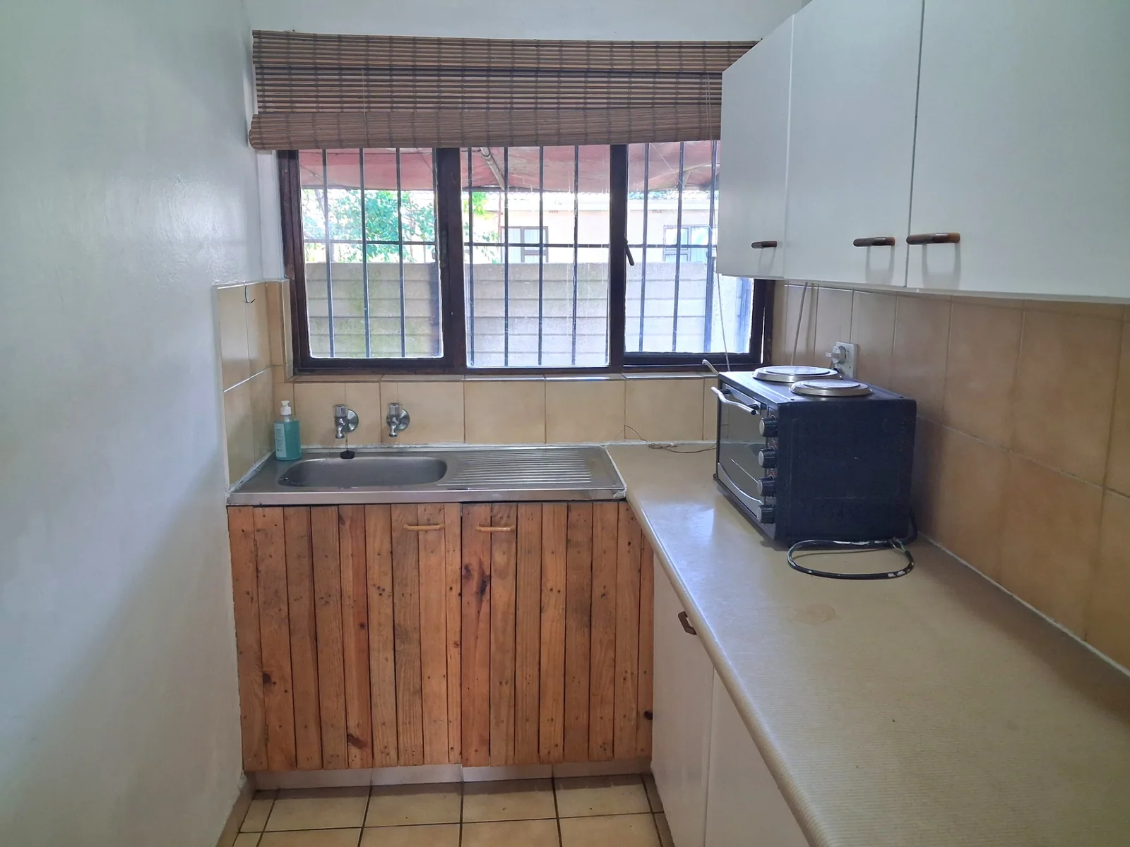 Spacious Family Home with 2 bedroom Granny Flat, Solar Backup & Exceptional Outdoor Living for sale in Veld en Vlei