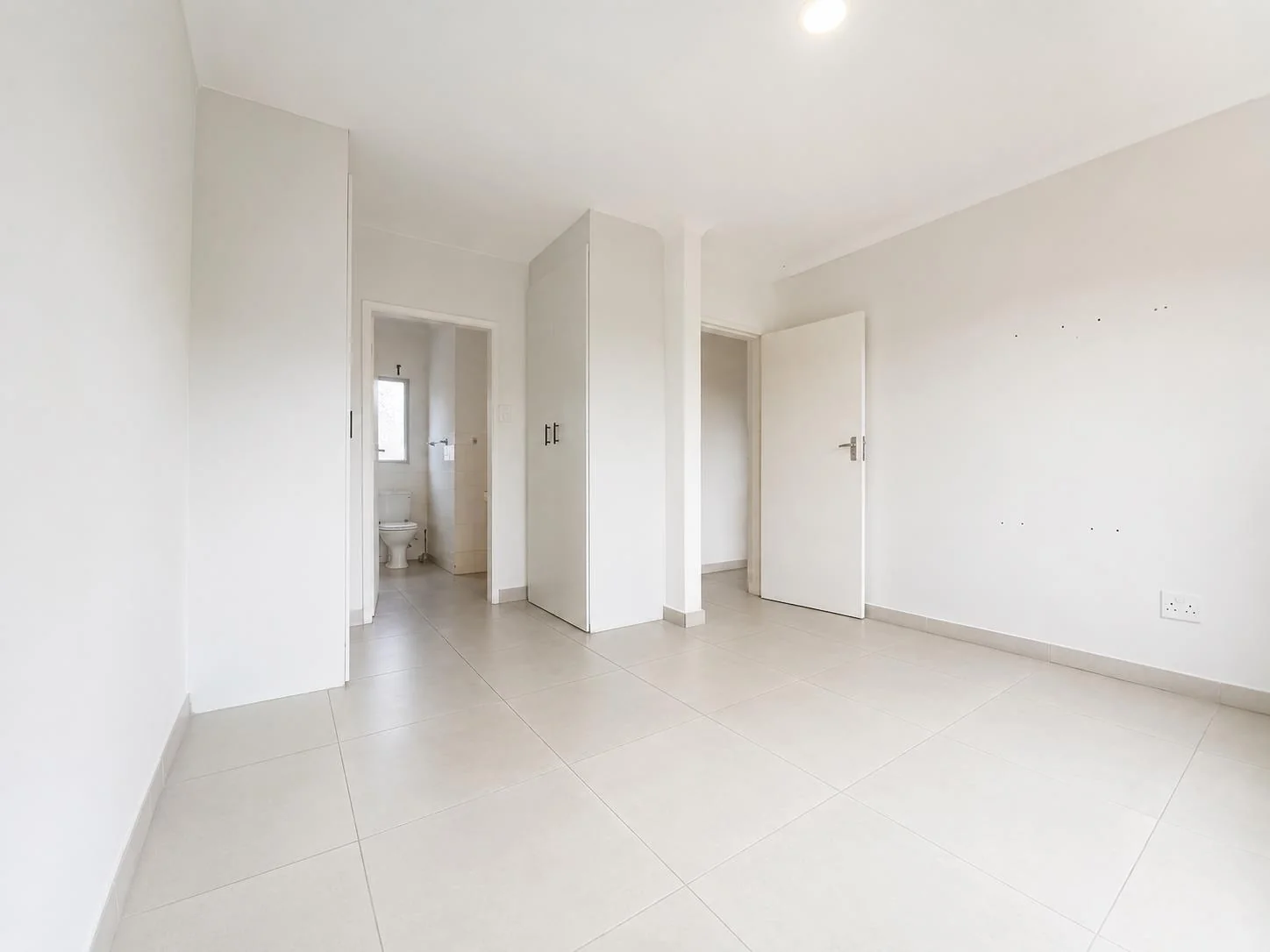 Spacious 2-Bedroom, 2-Bathroom Apartment with Stunning Views in a Prime Location
