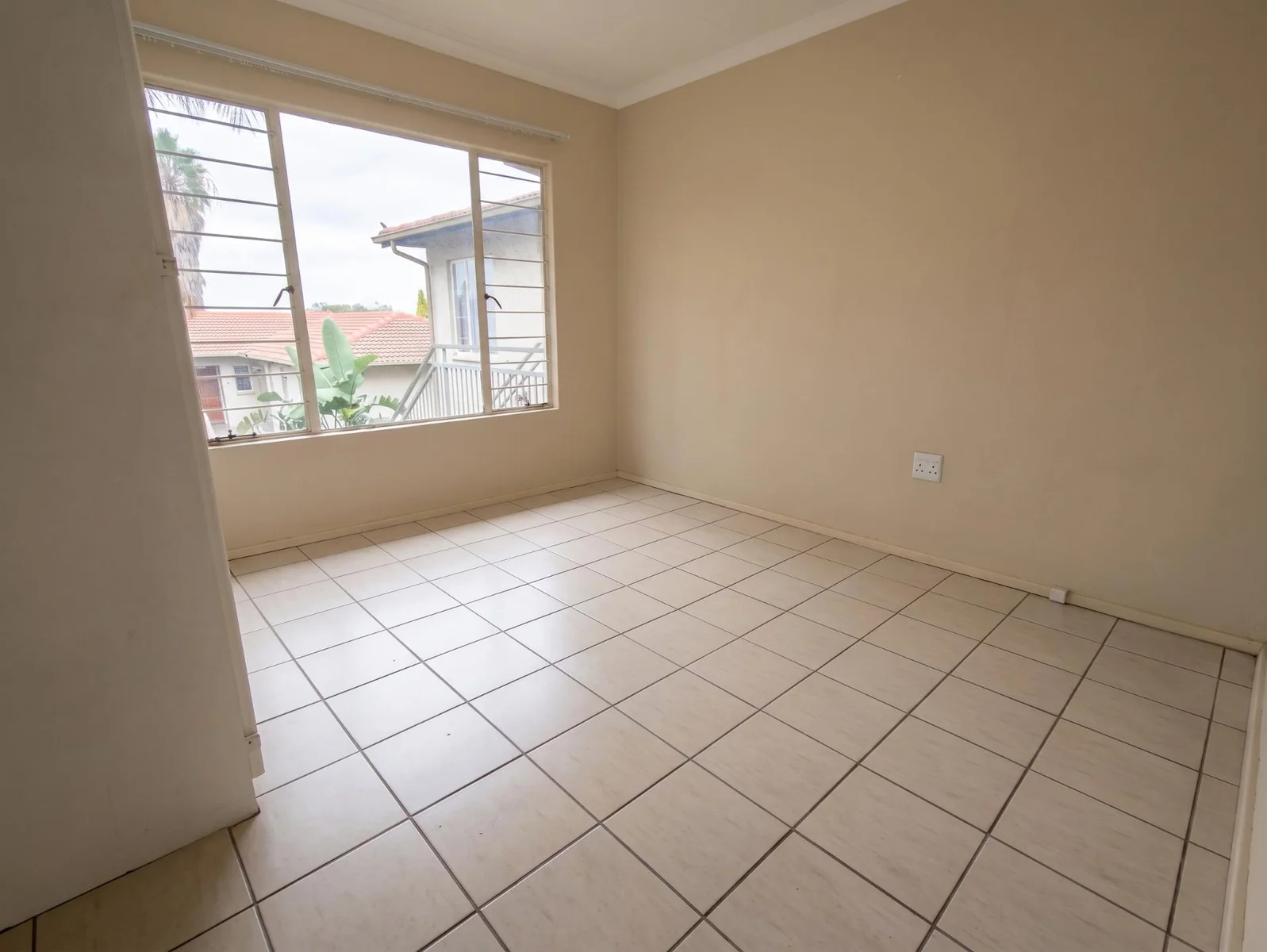 Well Priced 2-Bedroom Apartment in a sought after complex with 24 hour security