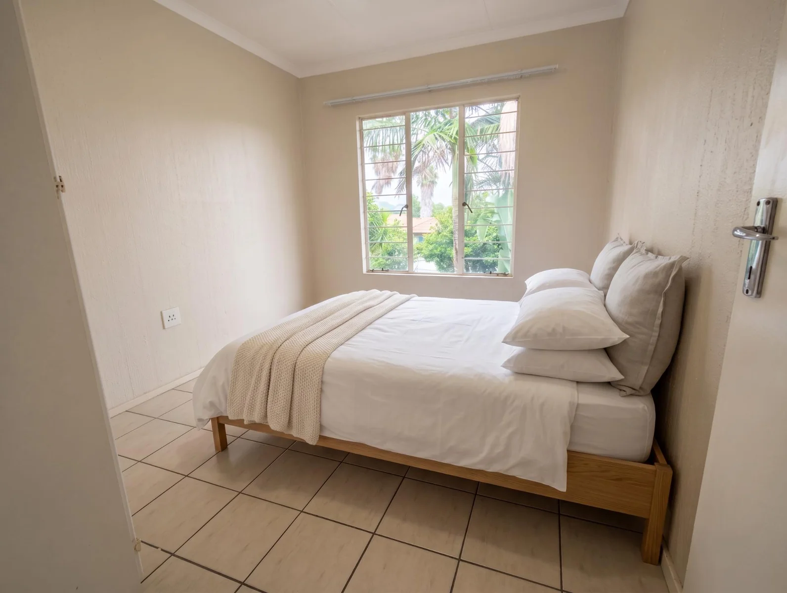 Well Priced 2-Bedroom Apartment in a sought after complex with 24 hour security