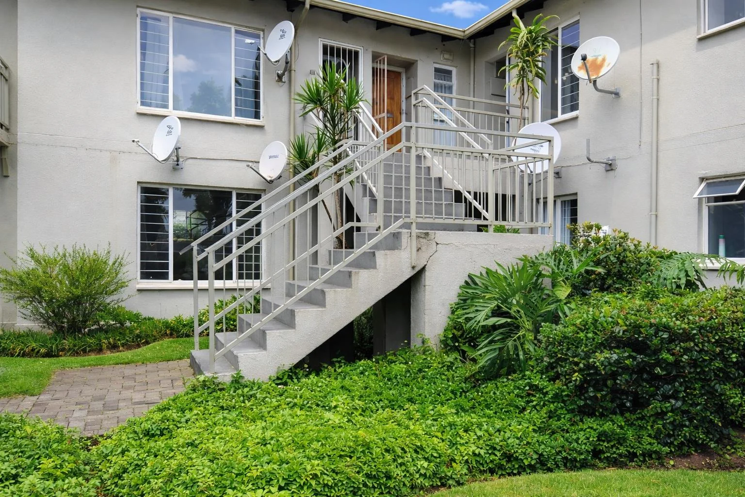 Well Priced 2-Bedroom Apartment in a sought after complex with 24 hour security