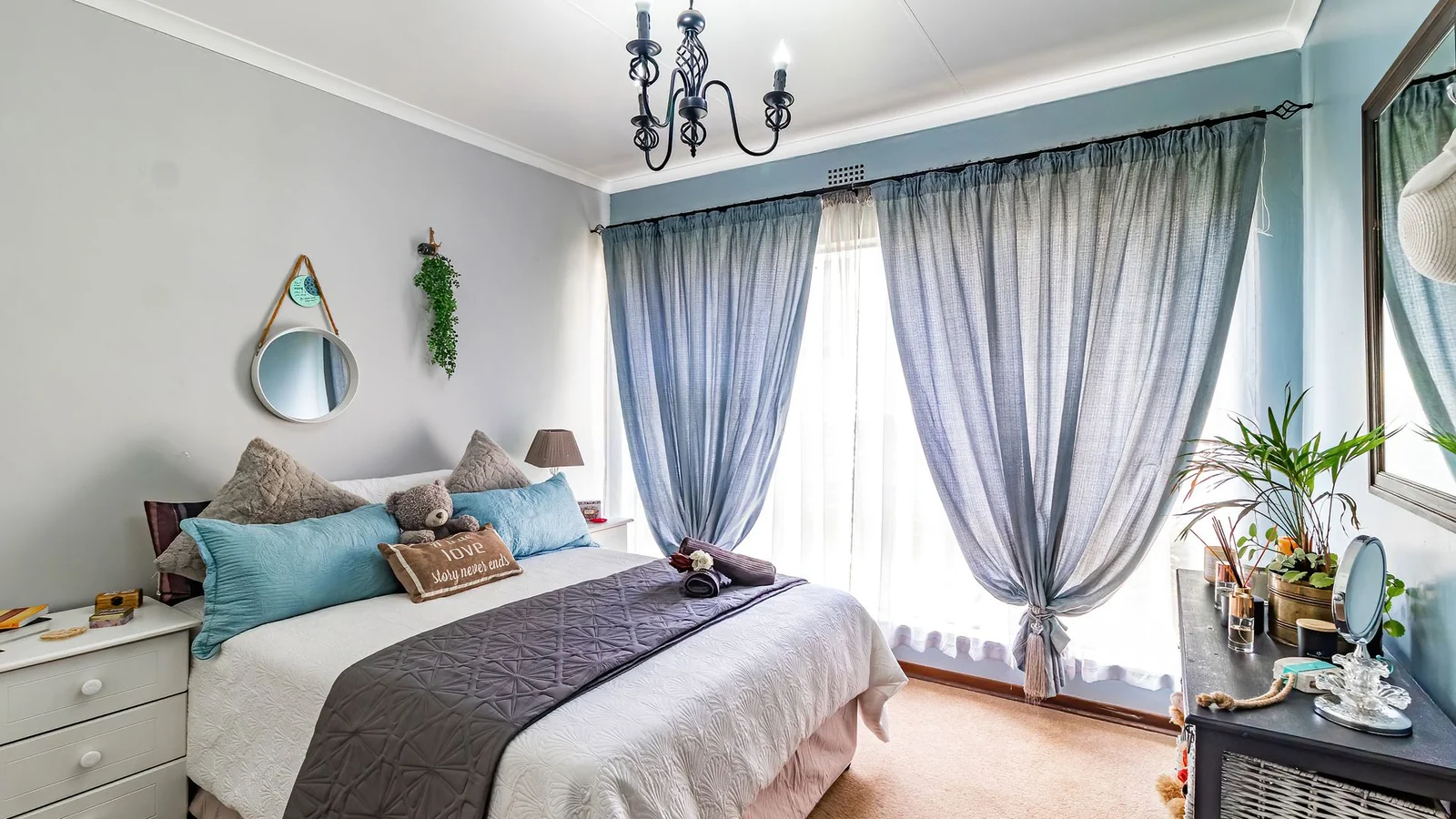 3-BEDROOM HOME WITH PRIVATE 2-BEDROOM FLATLET, INCOME POTENTIAL & ENTERTAINMENT SPACES IN A SECURE BOOMED-OFF AREA