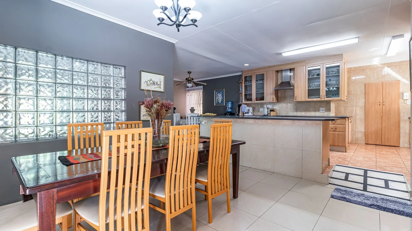 3-BEDROOM HOME WITH PRIVATE 2-BEDROOM FLATLET, INCOME POTENTIAL & ENTERTAINMENT SPACES IN A SECURE BOOMED-OFF AREA
