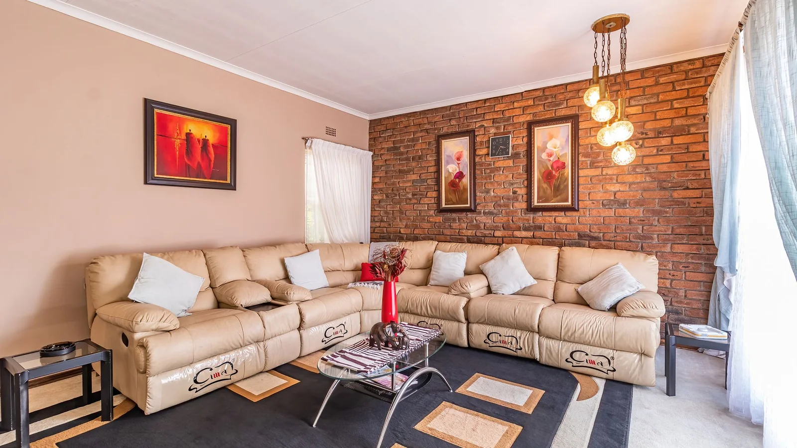 3-BEDROOM HOME WITH PRIVATE 2-BEDROOM FLATLET, INCOME POTENTIAL & ENTERTAINMENT SPACES IN A SECURE BOOMED-OFF AREA