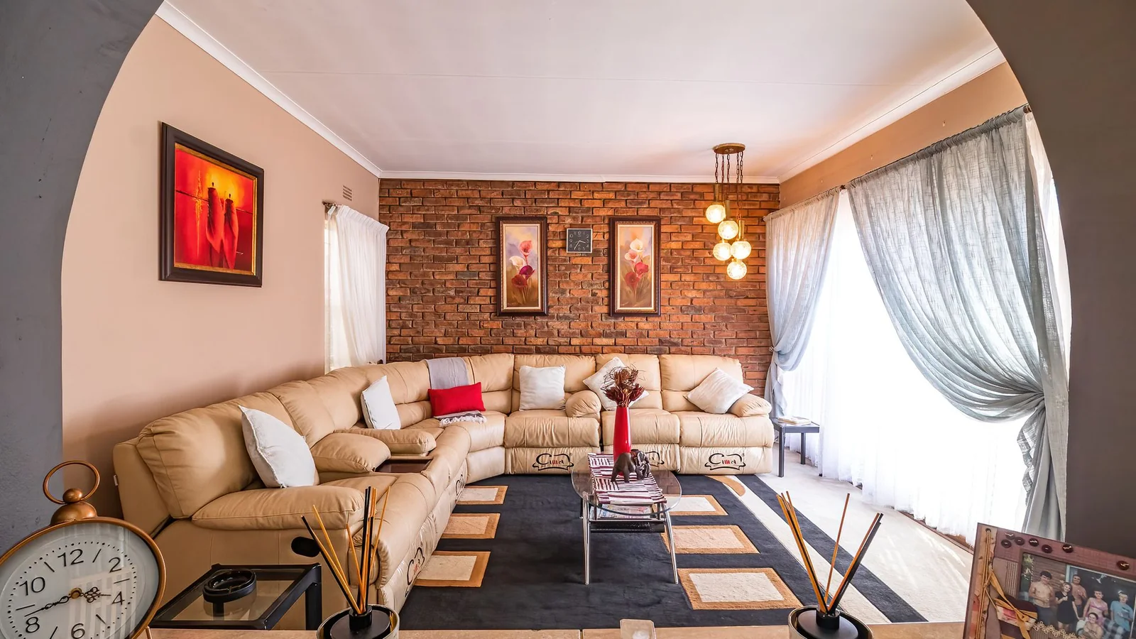 3-BEDROOM HOME WITH PRIVATE 2-BEDROOM FLATLET, INCOME POTENTIAL & ENTERTAINMENT SPACES IN A SECURE BOOMED-OFF AREA