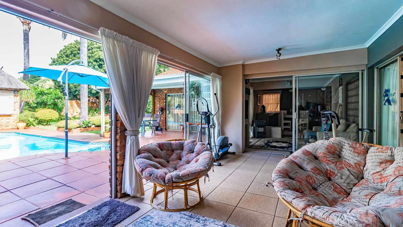 3-BEDROOM HOME WITH PRIVATE 2-BEDROOM FLATLET, INCOME POTENTIAL & ENTERTAINMENT SPACES IN A SECURE BOOMED-OFF AREA