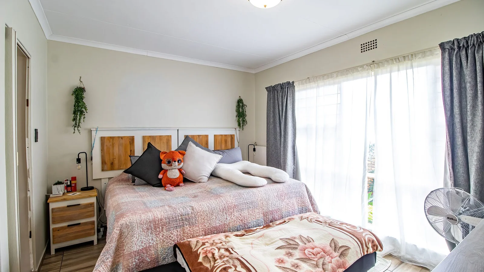 3-BEDROOM HOME WITH PRIVATE 2-BEDROOM FLATLET, INCOME POTENTIAL & ENTERTAINMENT SPACES IN A SECURE BOOMED-OFF AREA