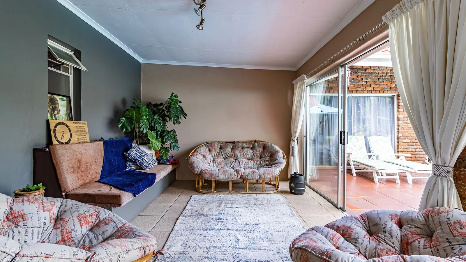 3-BEDROOM HOME WITH PRIVATE 2-BEDROOM FLATLET, INCOME POTENTIAL & ENTERTAINMENT SPACES IN A SECURE BOOMED-OFF AREA