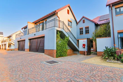 1053 Lucia Lileen, Heritage Hill, Centurion