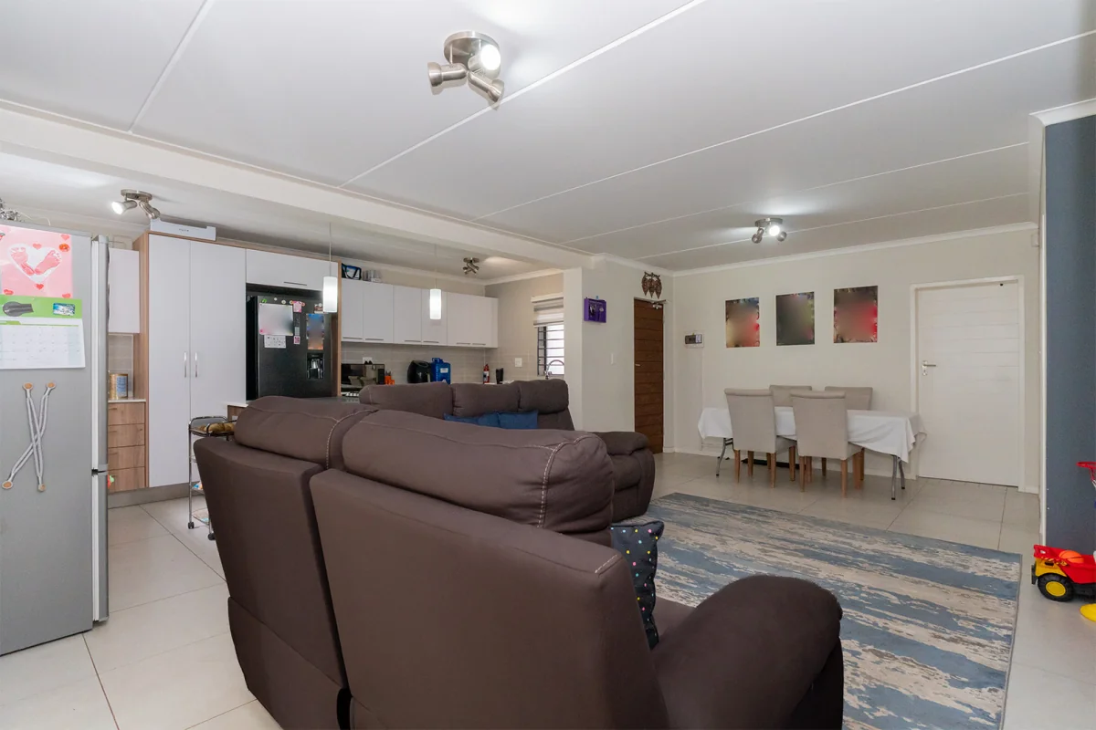 Modern Garden Apartment in Sought-After Red Ivory Lane, Modderfontein