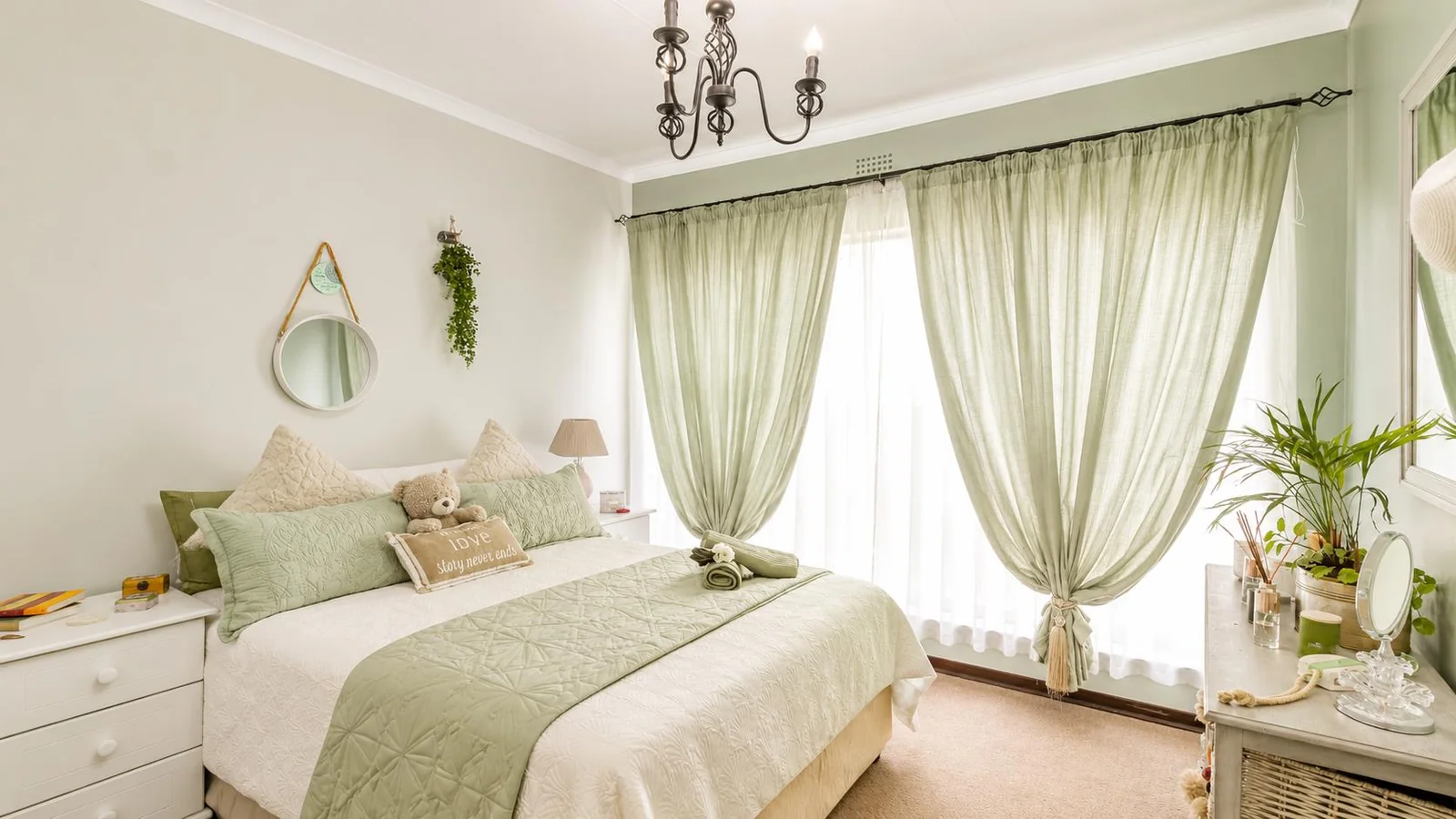 FAMILY SPACE WITH A PRIVATE FLATLET & INCOME POTENTIAL