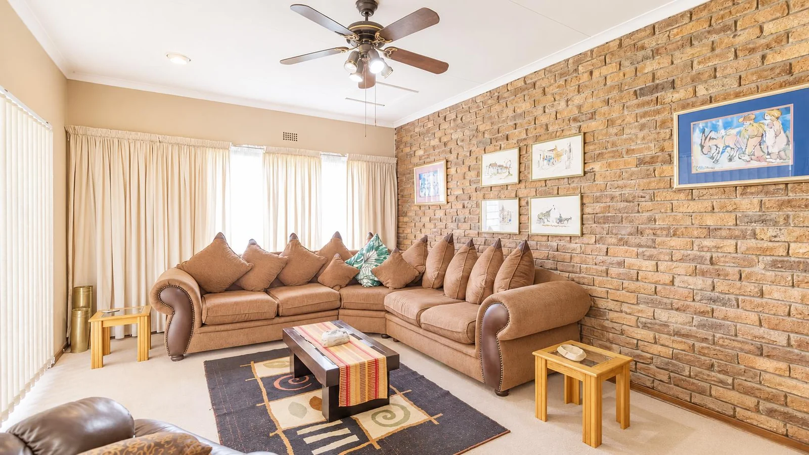FAMILY SPACE WITH A PRIVATE FLATLET & INCOME POTENTIAL
