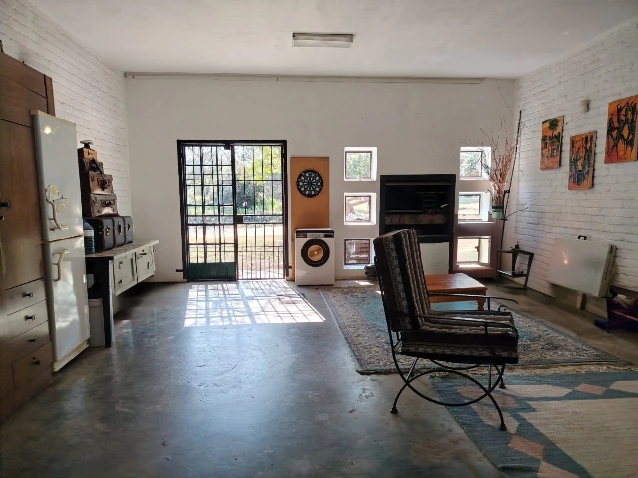 Country Living with City Convenience – 1 Hectare Farm-Style Property