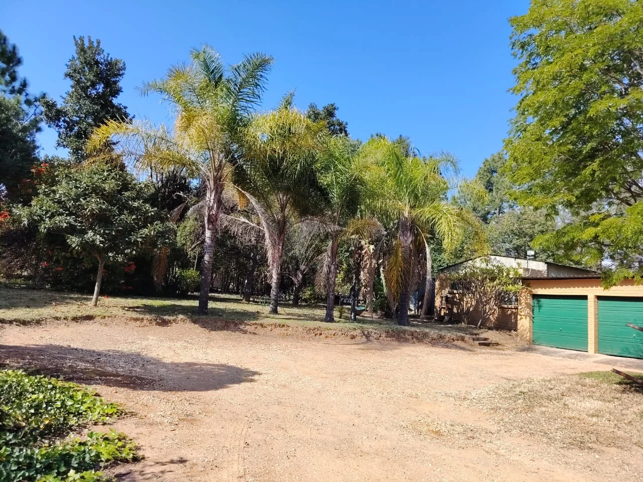 Country Living with City Convenience – 1 Hectare Farm-Style Property