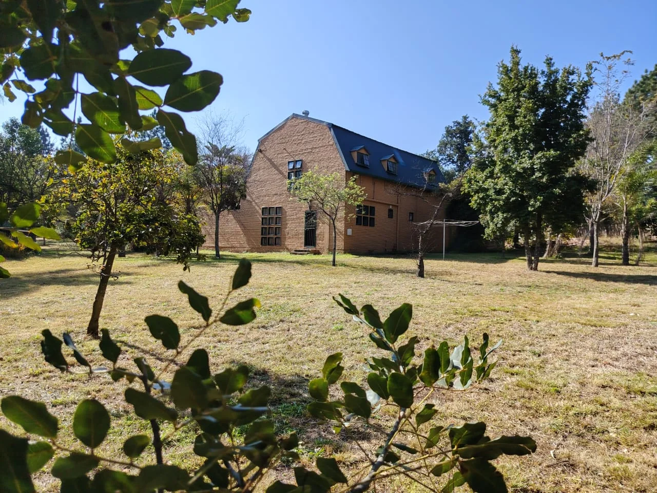 Country Living with City Convenience – 1 Hectare Farm-Style Property