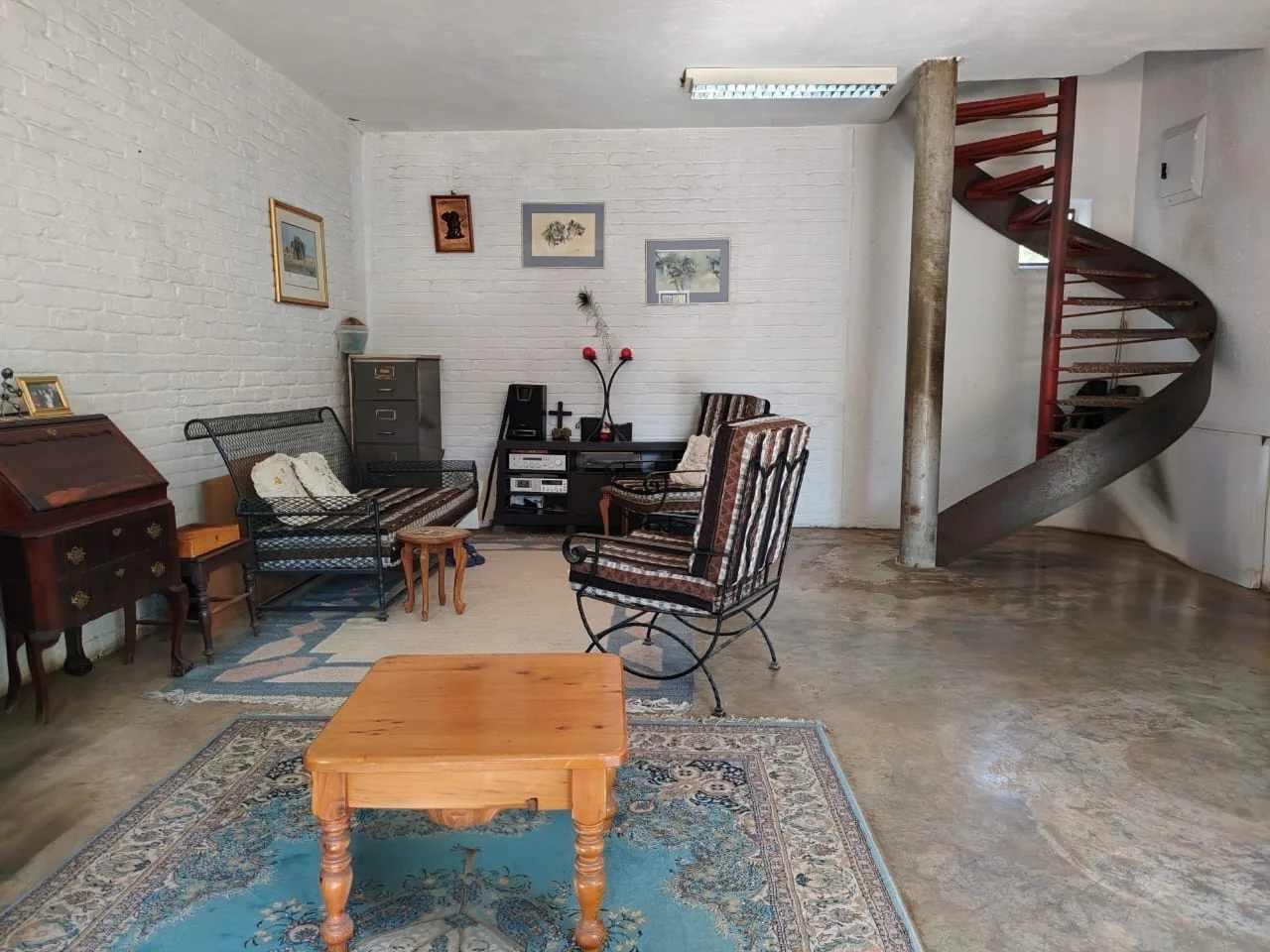 Country Living with City Convenience – 1 Hectare Farm-Style Property