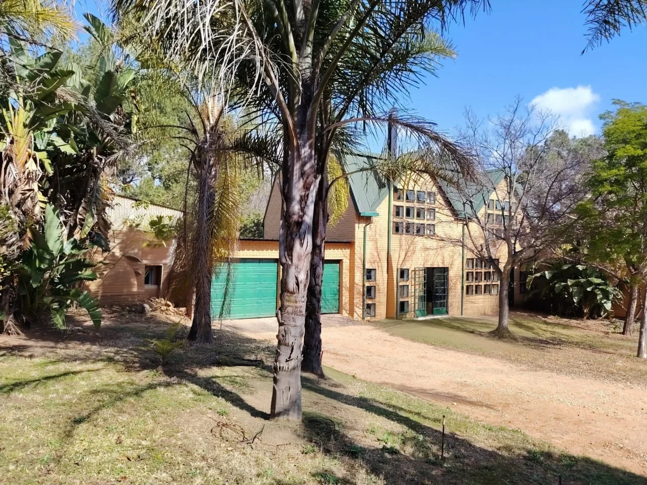 Country Living with City Convenience – 1 Hectare Farm-Style Property
