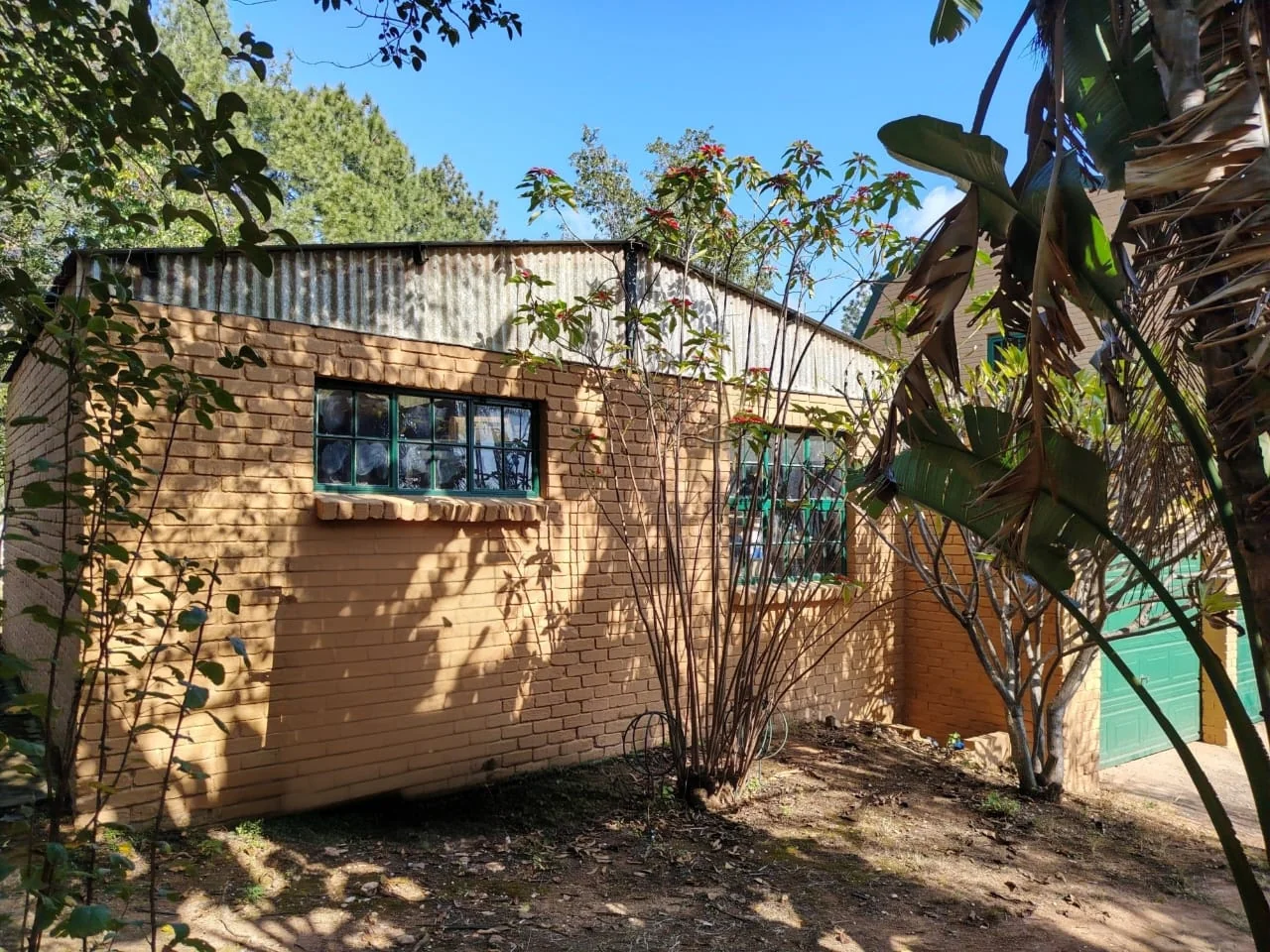 Country Living with City Convenience – 1 Hectare Farm-Style Property