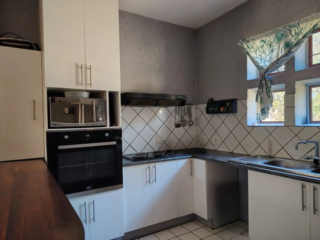 Country Living with City Convenience – 1 Hectare Farm-Style Property