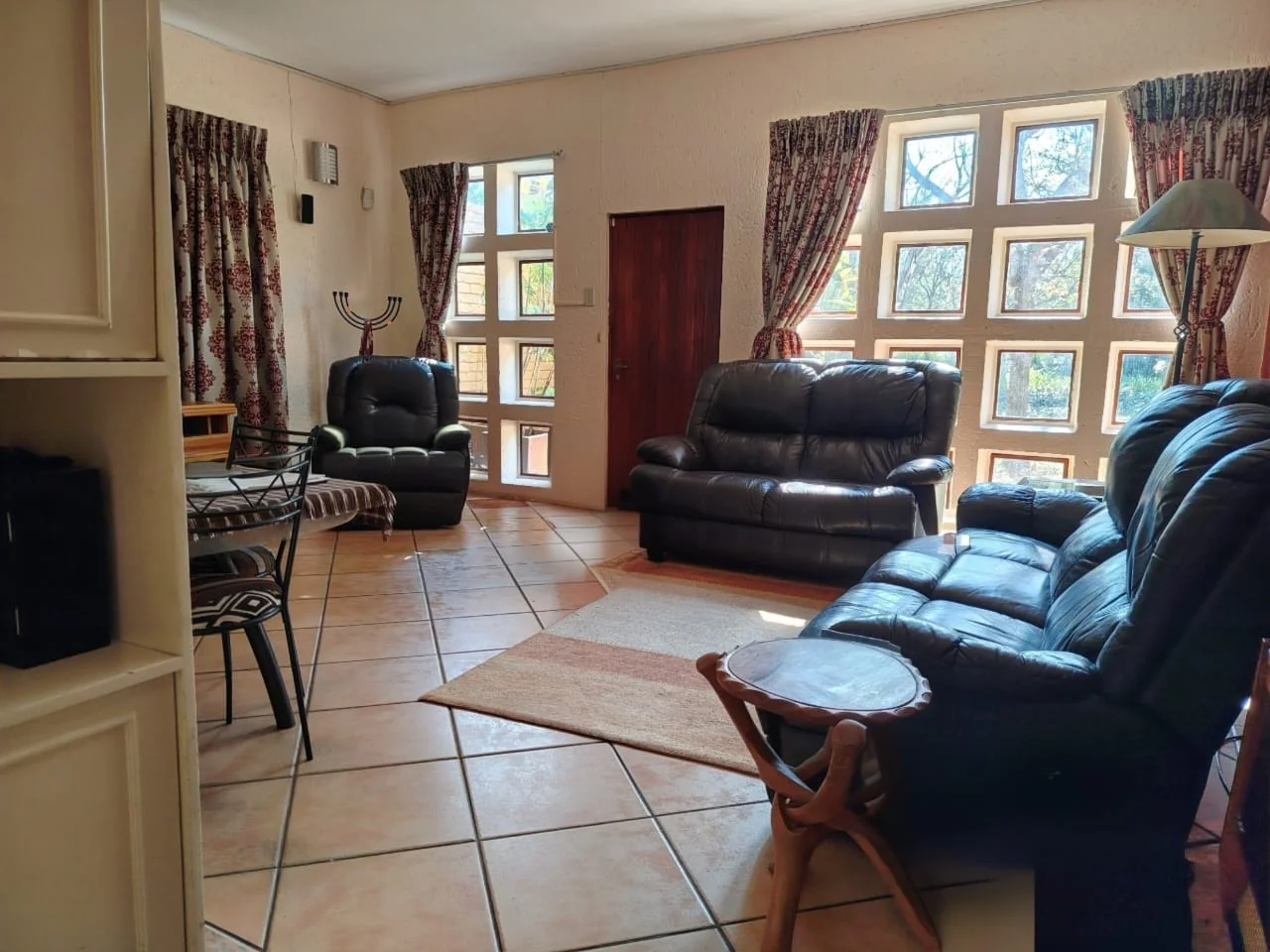 Country Living with City Convenience – 1 Hectare Farm-Style Property