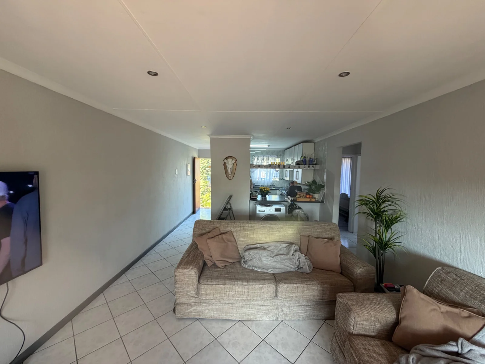 NEW LISTING ....... MOVE RIGHT IN!!