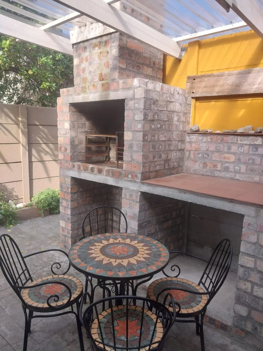 Separate entrance 2 bed unit in Milnerton to rent - Spacious and Secure