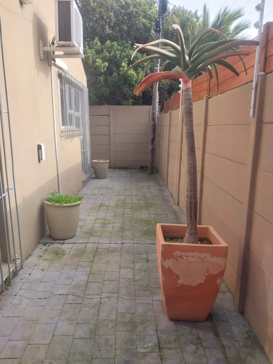 Separate entrance 2 bed unit in Milnerton to rent - Spacious and Secure