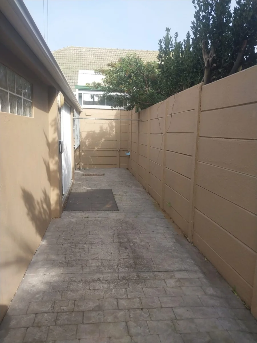 Separate entrance 2 bed unit in Milnerton to rent - Spacious and Secure