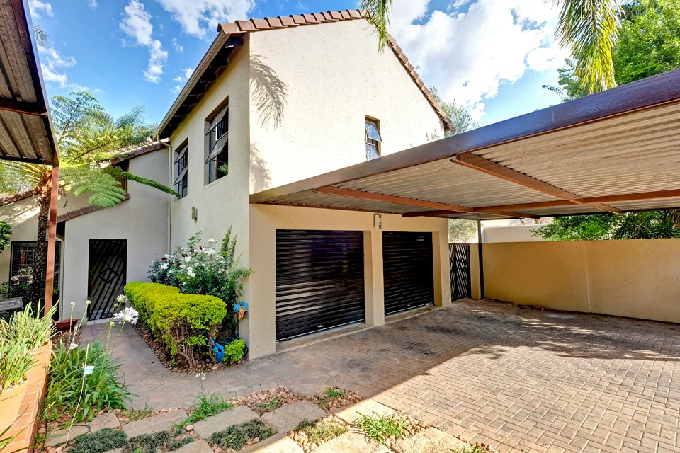5 Bedroom Cluster Home For Sale in Morgans Creek, Radiokop /<br/>Strubens Valley, Roodepoort