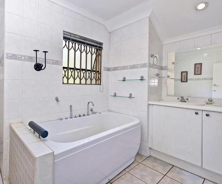 5 Bedroom Cluster Home For Sale in Morgans Creek, Radiokop /<br/>Strubens Valley, Roodepoort