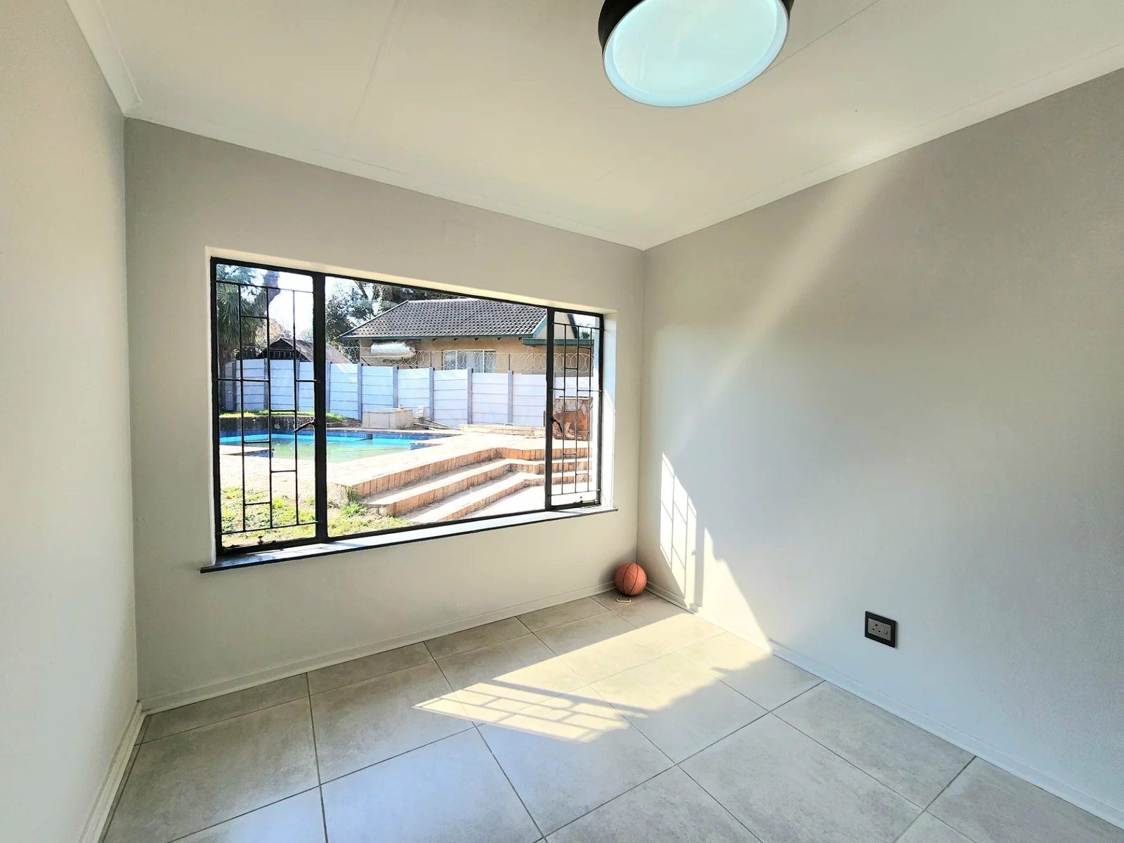 Beautifully Renovated Family Home with Endless Potential in Quiet Goedeburg