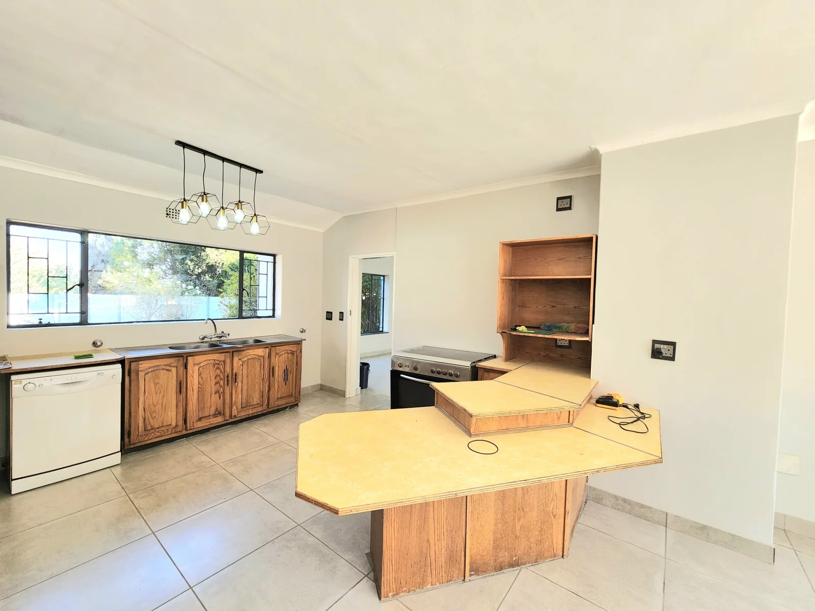 Beautifully Renovated Family Home with Endless Potential in Quiet Goedeburg