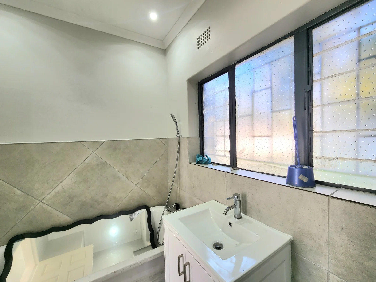 Beautifully Renovated Family Home with Endless Potential in Quiet Goedeburg