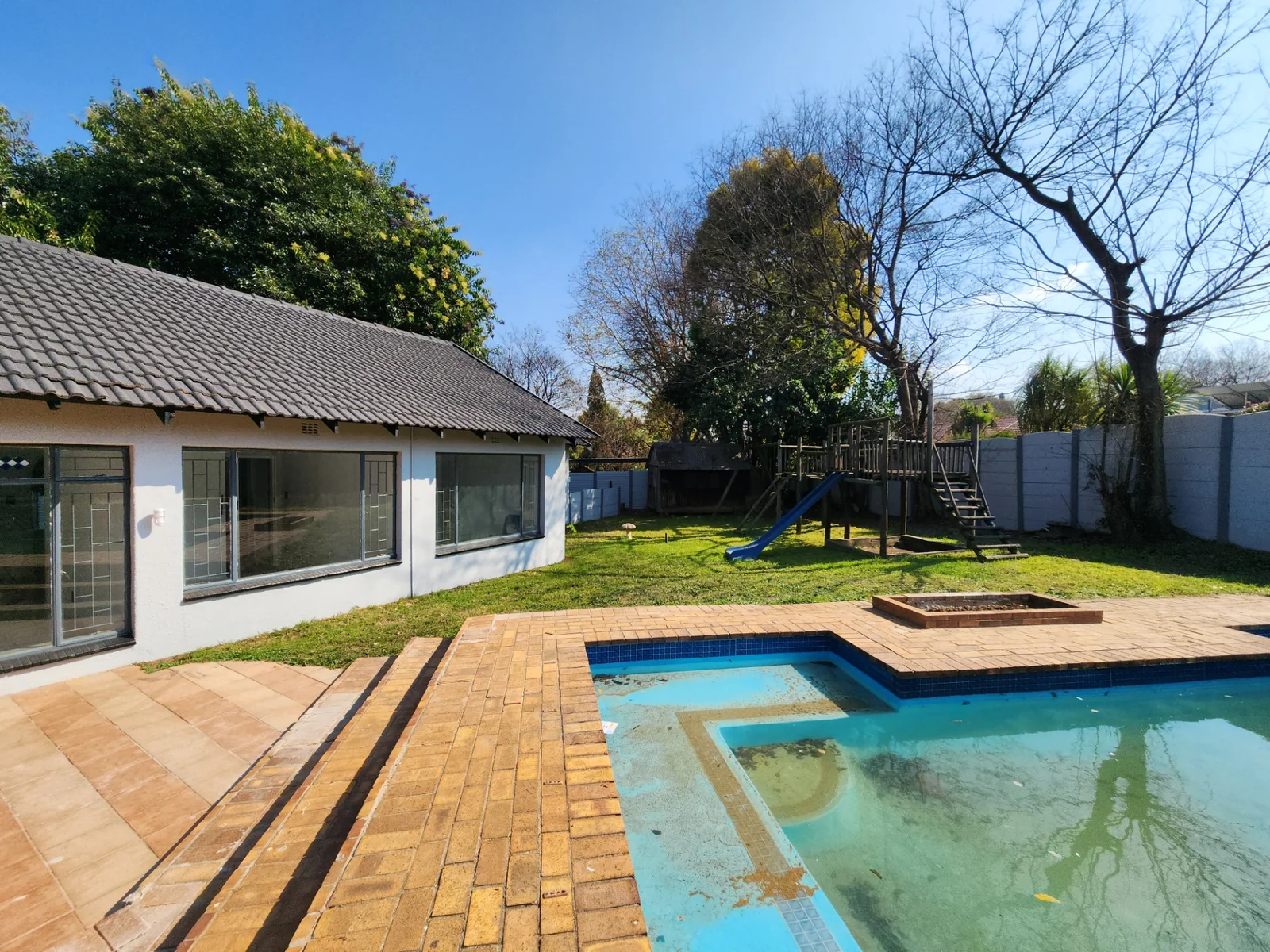 Beautifully Renovated Family Home with Endless Potential in Quiet Goedeburg